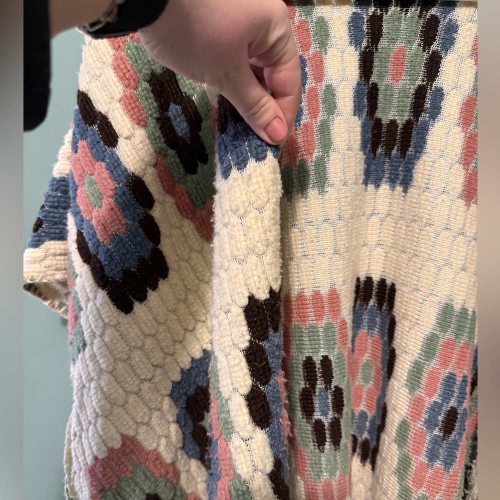 Geometric Patterned Women’s Sweater - Picture 2 of 6